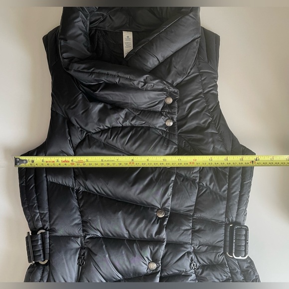 ⭐️ 2 x Host Pick ⭐️ Rare Lululemon Get Down Vest *Reversible - Picture 14 of 16